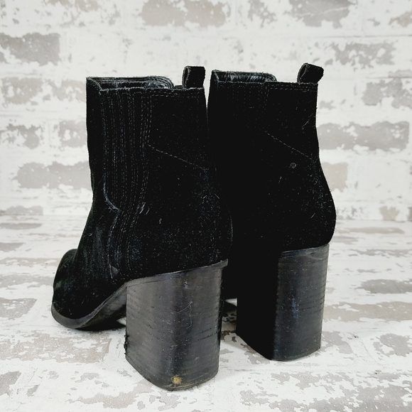Marc Fisher OSHAY Black Suede Pointed Toe Block Heel Ankle Boots V422 - Picture 3 of 9
